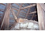 Capatul vestic al mestergrindei n pod si urme de pictura parietala dedesubt, 2002 - Biserica de lemn din Balan Josani #7