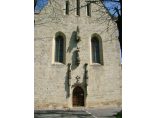 Intrarea n biserica; deasupra usii se observa statuia Fecioarei Maria - Biserica Romano-Catolica Calvaria de la Cluj-Manastur #4