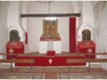 Naosul si altarul bisericii - Manastirea Zamca #6