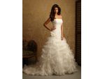 De inchiriat rochie de mireasa cu volane Allure Bridals #1