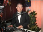 Placerea de-a canta - One man band (vocalist+keyboardist)ofer muzica live cu echipament tehnic si repertoriu de calitate #1